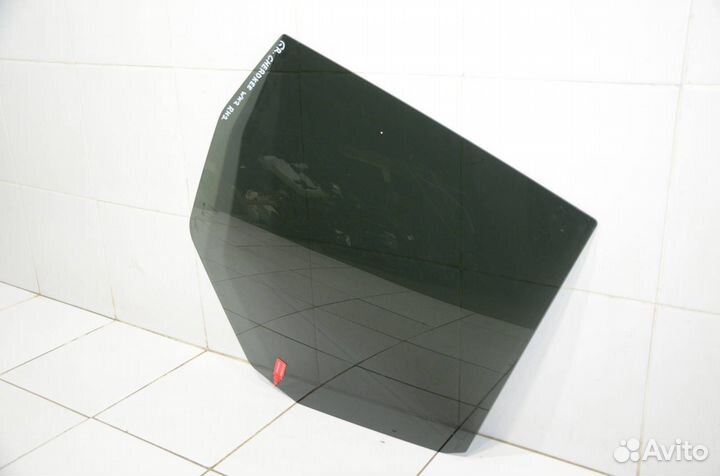 Стекло двери заднее правое Jeep Grand Cherokee WK2