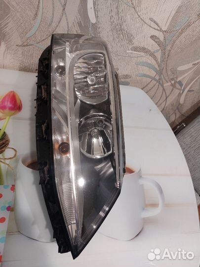 Фара Volkswagen Jetta 6.Оригинал.Правая