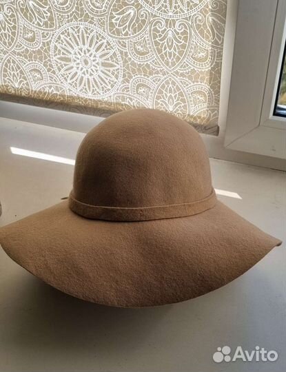 Шляпа бежевая размер 56-58