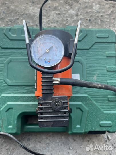 Набор инструментов, компрессор и балонник