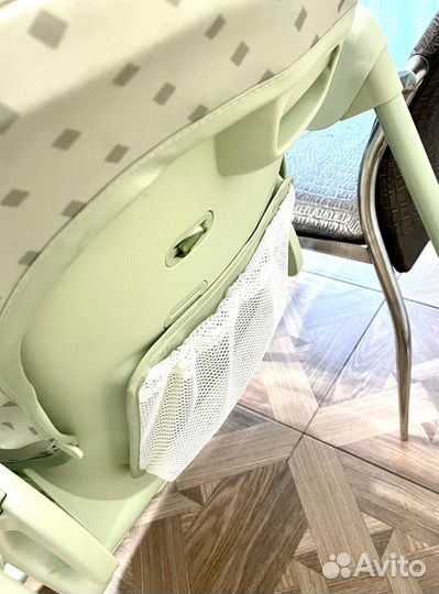 Стульчик для кормления Happy Baby William Pro