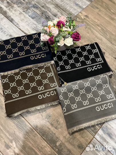 Кашемировый двухсторонний палантин Gucci