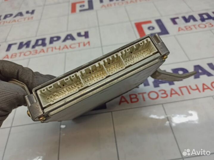 Блок управления двигателем Toyota Land Cruiser (J100) 89661-60750