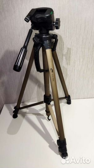 Зеркальный фотоаппарат canon 400D