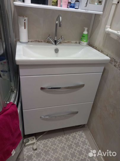 Комплект тумба для ванной с зеркалом