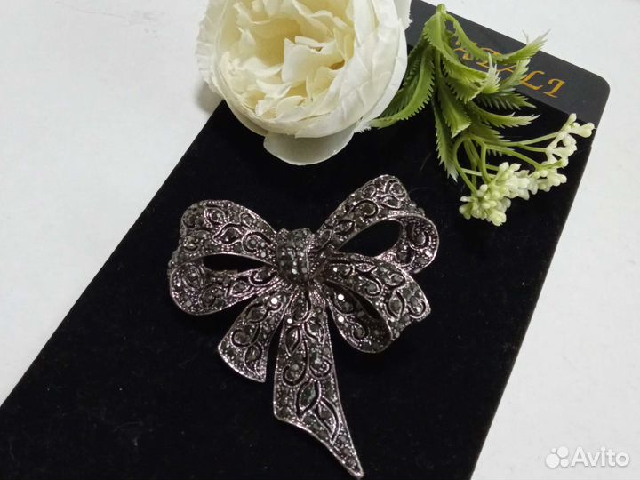 Брошь и серьги