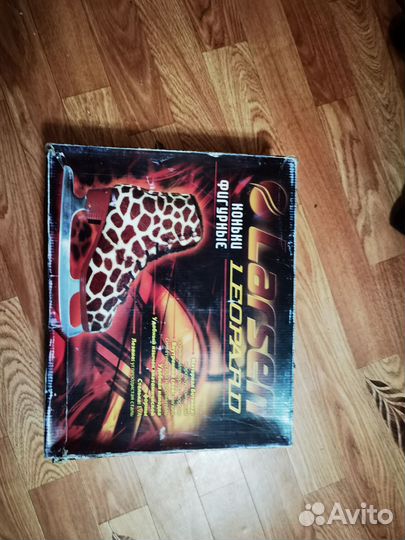 Коньки старые и новые разных размеров