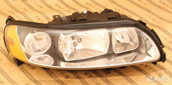 Фара правая volvo S60 V70 XC70 рест 04-07