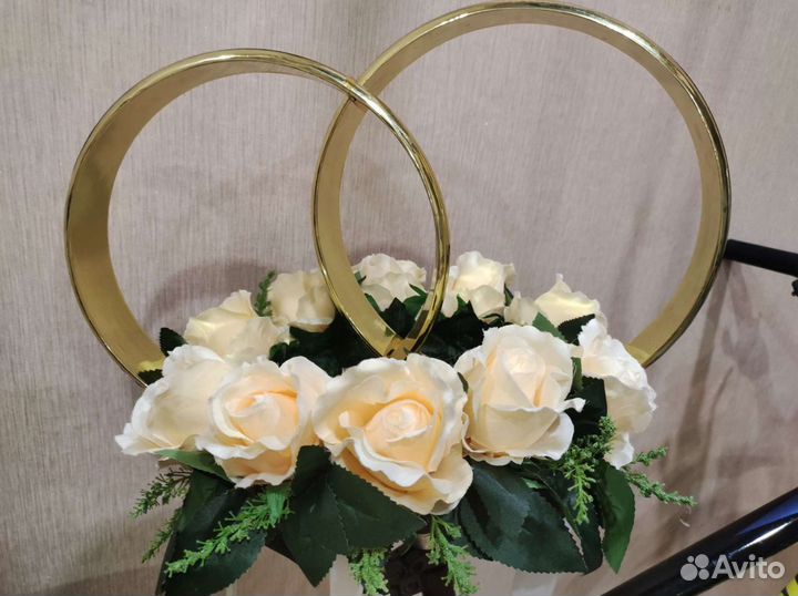 Свадебные кольца на автомобиль и копилка для денег