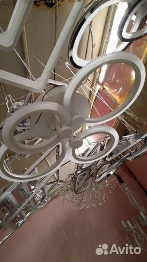 Люстры и светильники