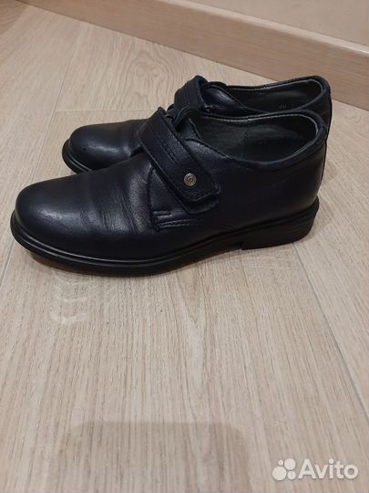 Кожаные туфли для мальчика фирмы Shagovita