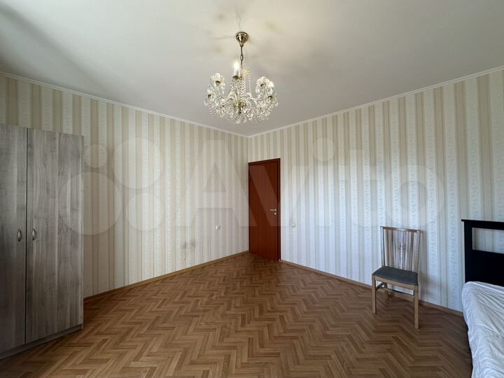 3-к. квартира, 90 м², 2/25 эт.