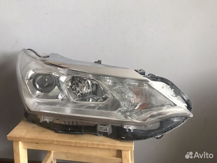 Фара toyota corolla fielder 2016