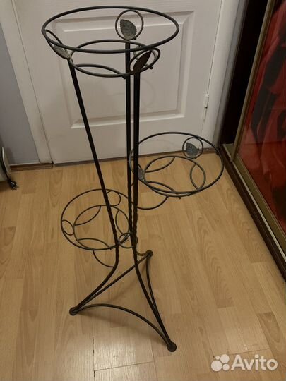 Подставка под цветы кованая