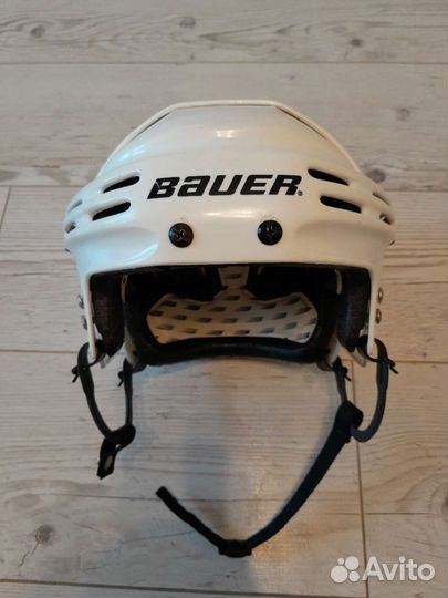 Хоккейный шлем