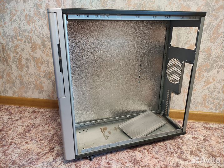 Корпус Chieftec для стелс гроубокса