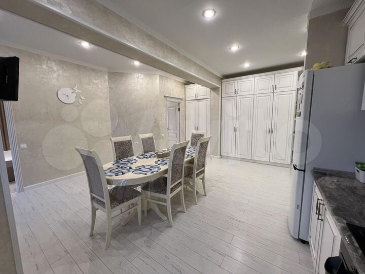 2-к. квартира, 70 м², 10/15 эт.