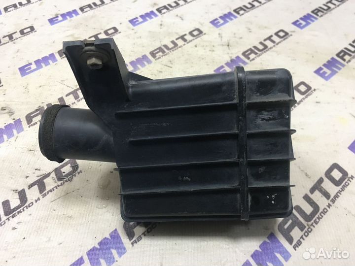 Резонатор воздушного фильтра Мазда сх-7