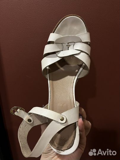 Босоножки Bata 41 размер белые кожа каблук 12 см
