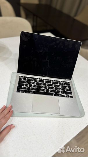 Продам macbook m1 2020 512gb