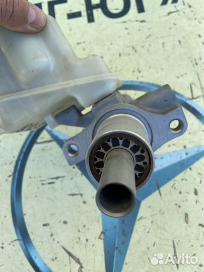 Mercedes W204 X204 W207 W212 тормозной бачок