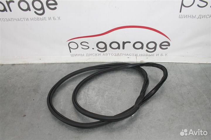 Уплотнитель кузова задней правой двери Volvo XC9