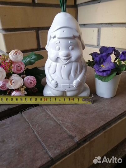 Гномик из гипса с травкой