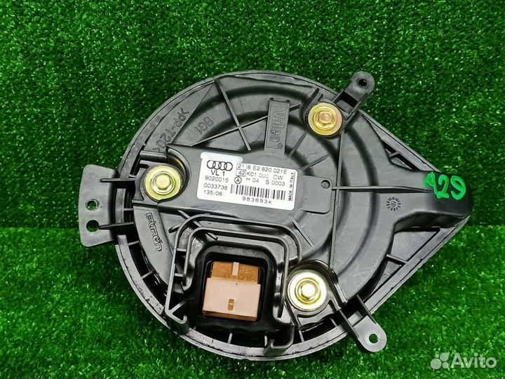 Мотор отопителя Audi A4 (8E B7) 2005-2008
