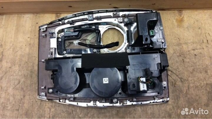 Консоль кулисы кпп Infiniti QX56 Z62 2010-2022