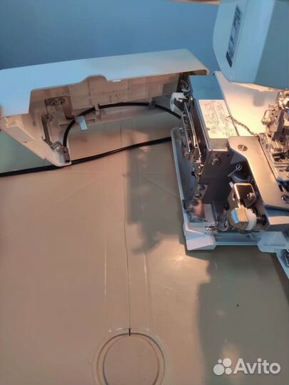 Bernina 1300DC коверлок, оверлок+распошивалка