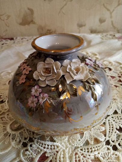 Ваза с цветочной росписью из Кисловодского фарфора