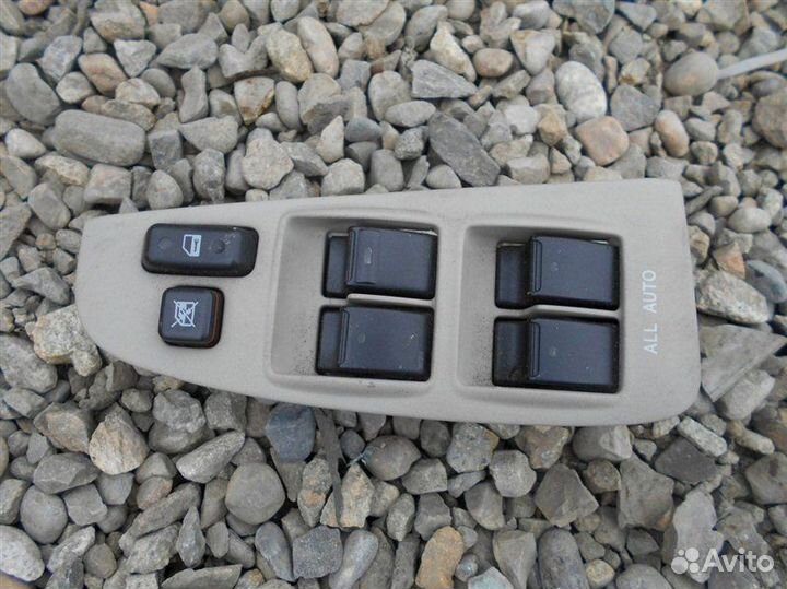 Блок упр. стеклоподьемниками Toyota Avensis AZT251