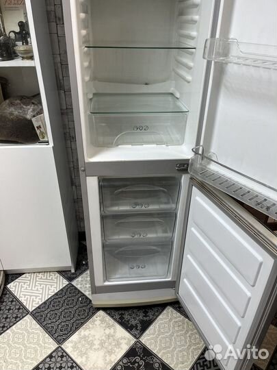 Холодильник Hansa