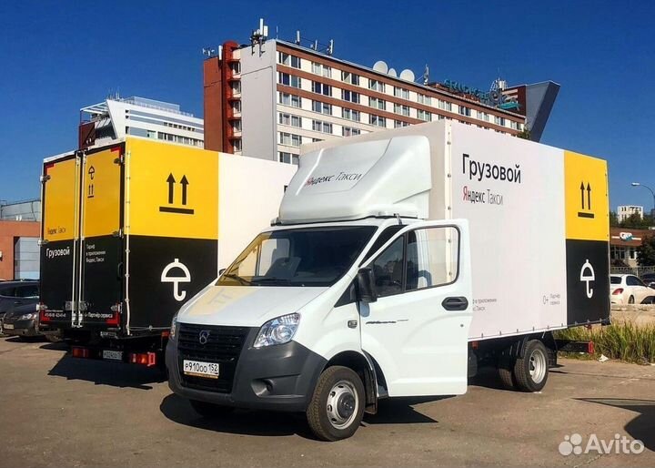 Водитель на личном грузовом автомобили