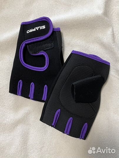 Спортивные перчатки