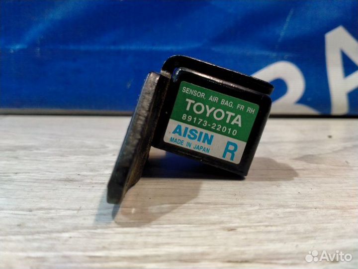 Датчик airbag передний правый Toyota Mark Ii GX105