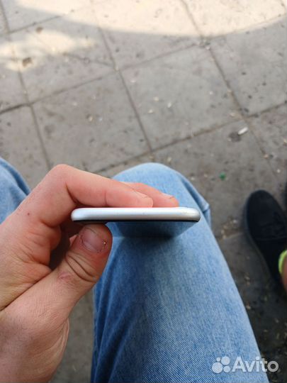 iPhone SE, 128 ГБ