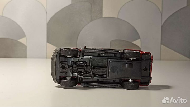 Модели машин Ягуар и Шевроле