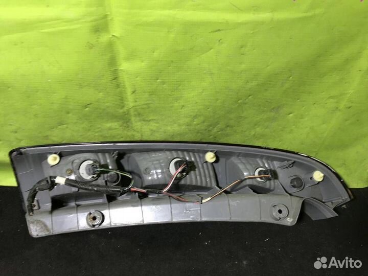 Фонарь задний правый Honda Stream 2000-2003 ун