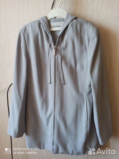 Ветровка с капюшоном