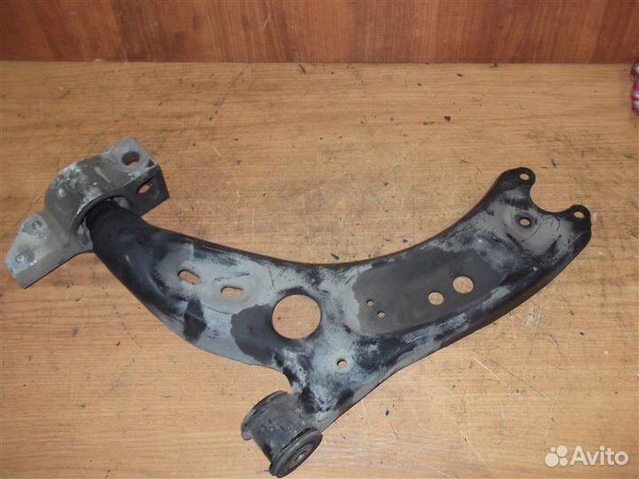 Рычаг подвески передний правый Volkswagen Golf 5