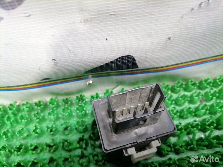 Реле поворота Toyota Harrier MCU35 1MZ 2003.10