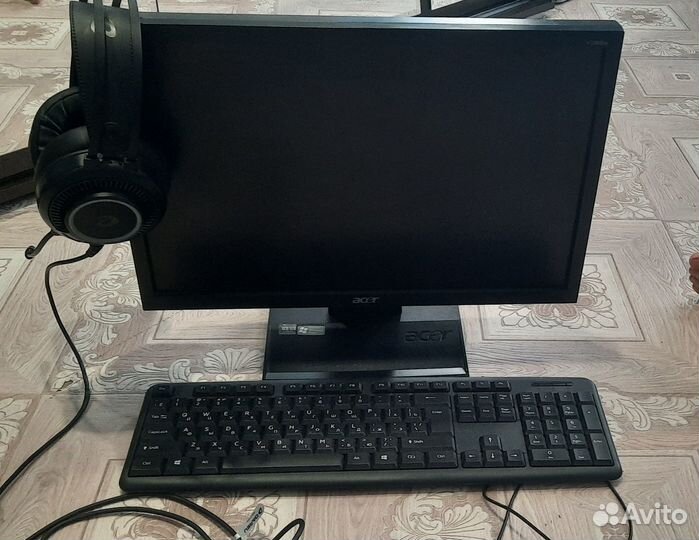 Монитор, клавиатура+ наушники в подарок