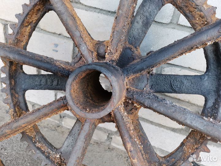Старинное литое колесо