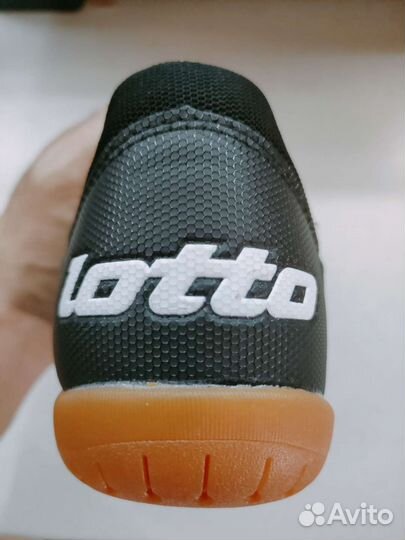 Футзалки Lotto Torcida