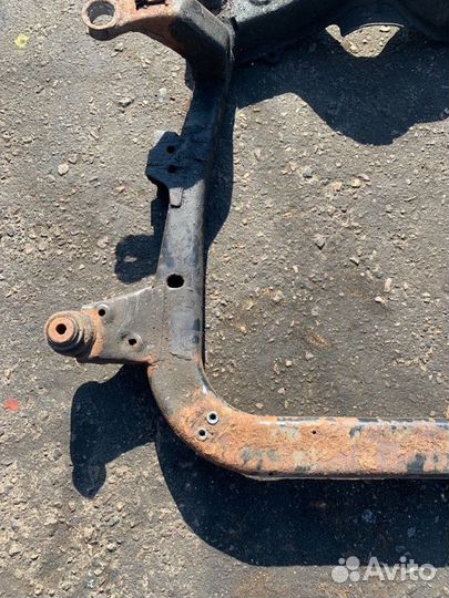 Подрамник передний передний Opel Astra H хетчбэк