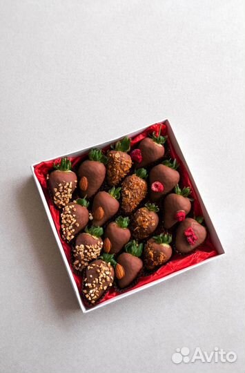 Клубника в шоколаде в коробке