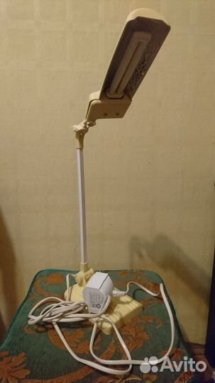 Настольная лампа молочного цвета, настройка высоты