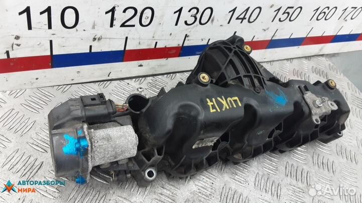 Коллектор впускной Volkswagen Passat B6 2010