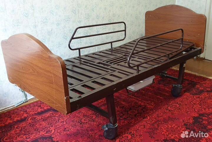 Медицинская кровать